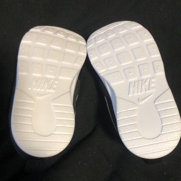 Nike Tanjun Little Kids Easy On Shoes - Picture 4 of 5